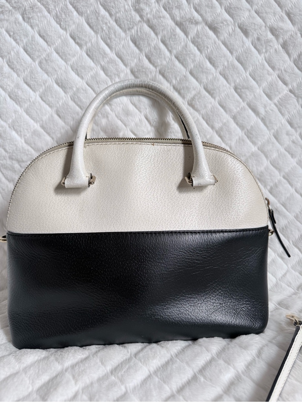Classic Kate Spade Two-Tone Black and White Grove Street Carli Bag - Picture 5 of 12